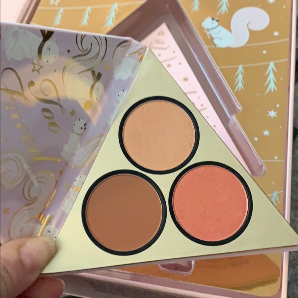 Too Faced Under the Christmas Tree Palette Mascara - Picture 4 of 6